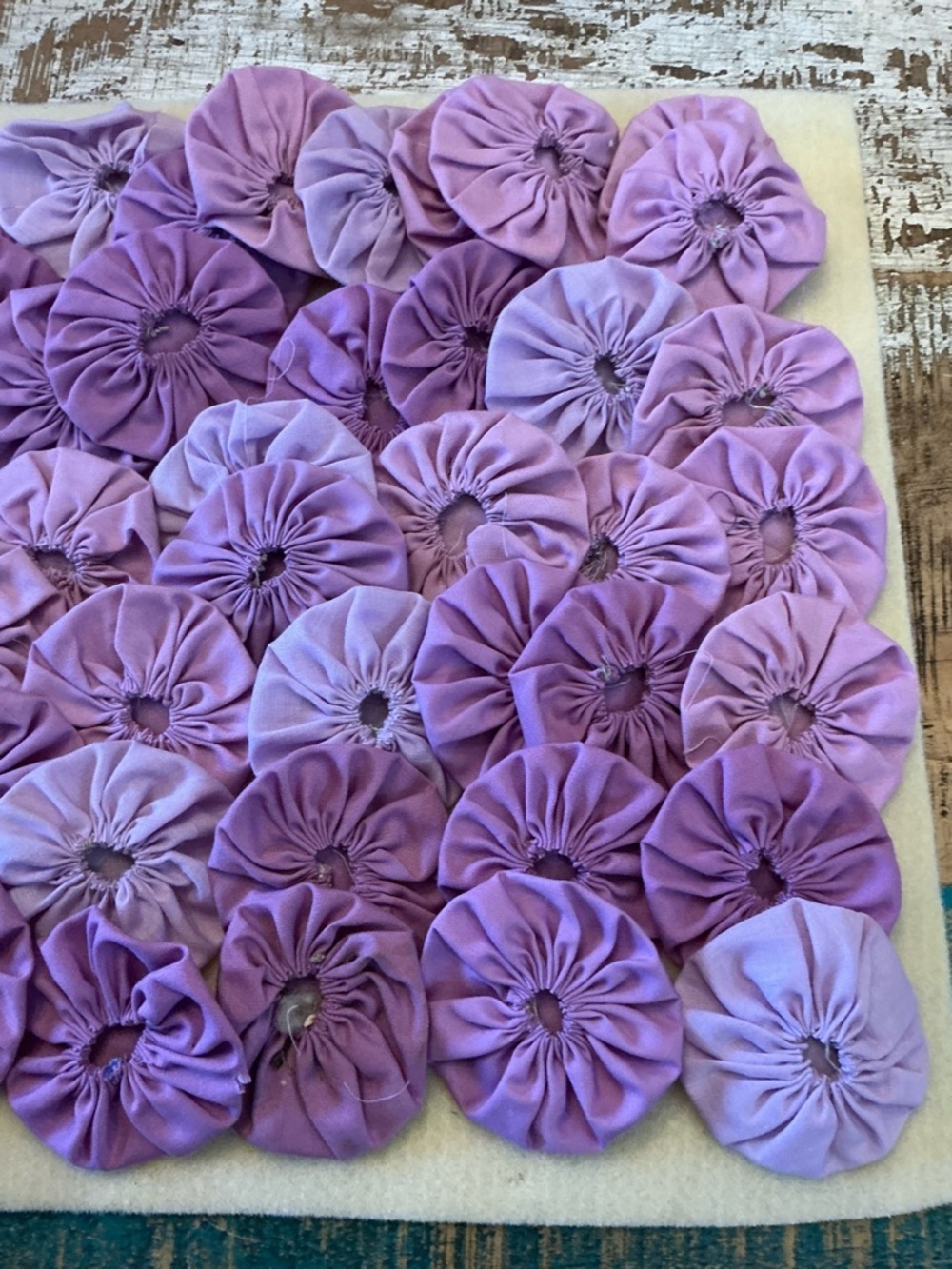 Handmade vintage Fabric Yo-Yo Quilt Pieces, total of 50! - Picture 3 of 3